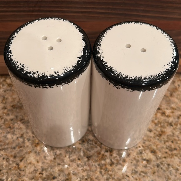 Vintage Black and White Ceramic Salt and Pepper Shakers - Picture 5 of 9